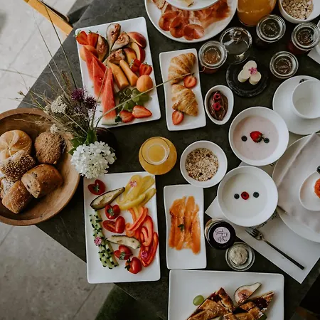 Arua Private * Meran